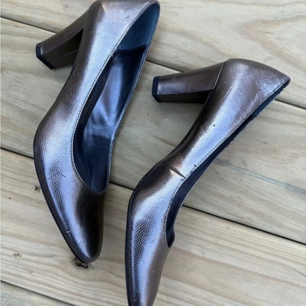 Naturalizer pumps featuring